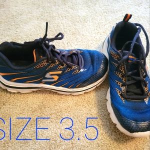 Boys size 3.5 sneakers